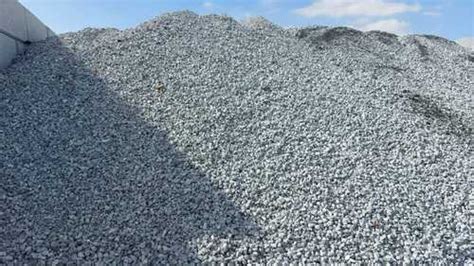 Cryolite Applications in Aluminum Smelting and Ceramics Production!